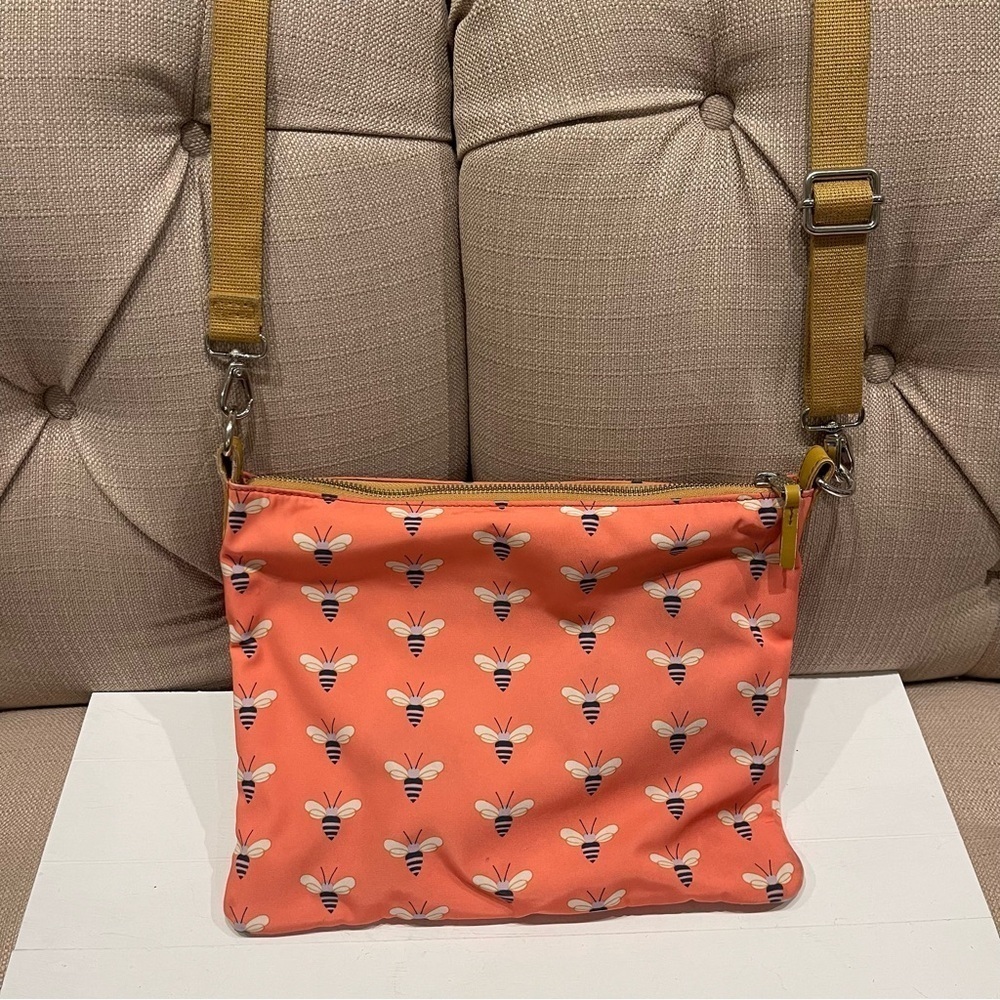 Fossil Crossbody Bumblebee Key Per Zip Bag Pink Coral Bees Women's Inner Pockets - Picture 2 of 13